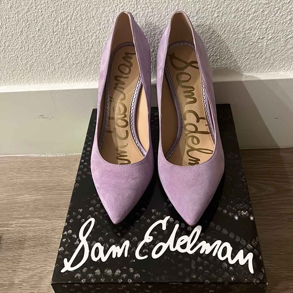 Beautiful Lilac Velvet Pumps.  Very Comfortable Size 9